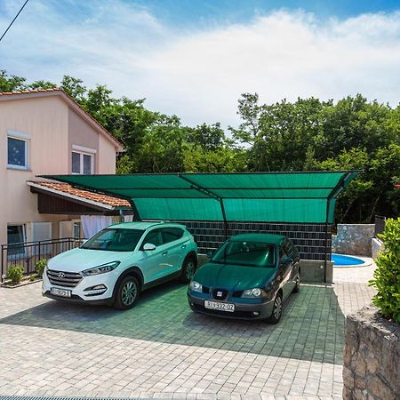 Apartment With A Private Swimming Pool, Garden & Bbq Gostinjac Bagian luar foto