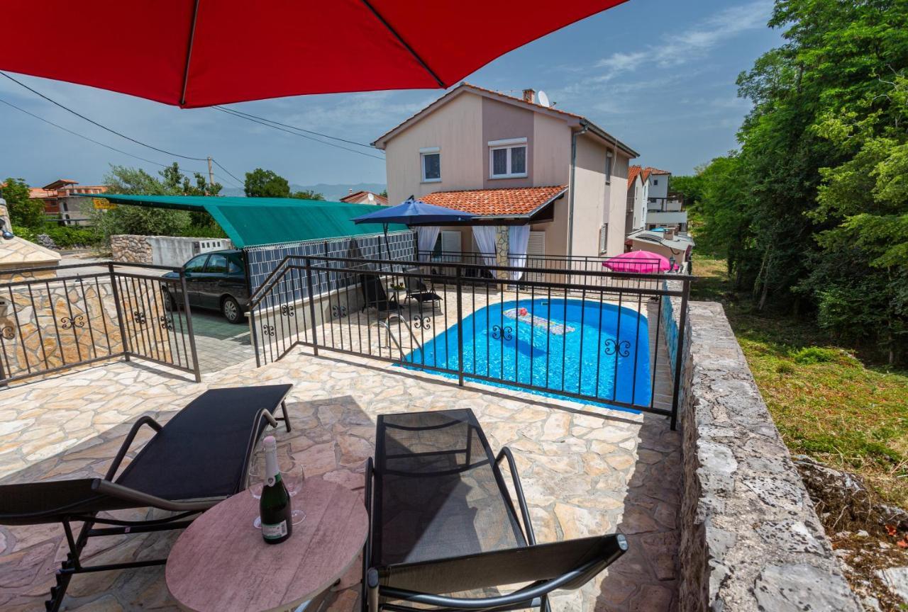 Apartment With A Private Swimming Pool, Garden & Bbq Gostinjac Bagian luar foto