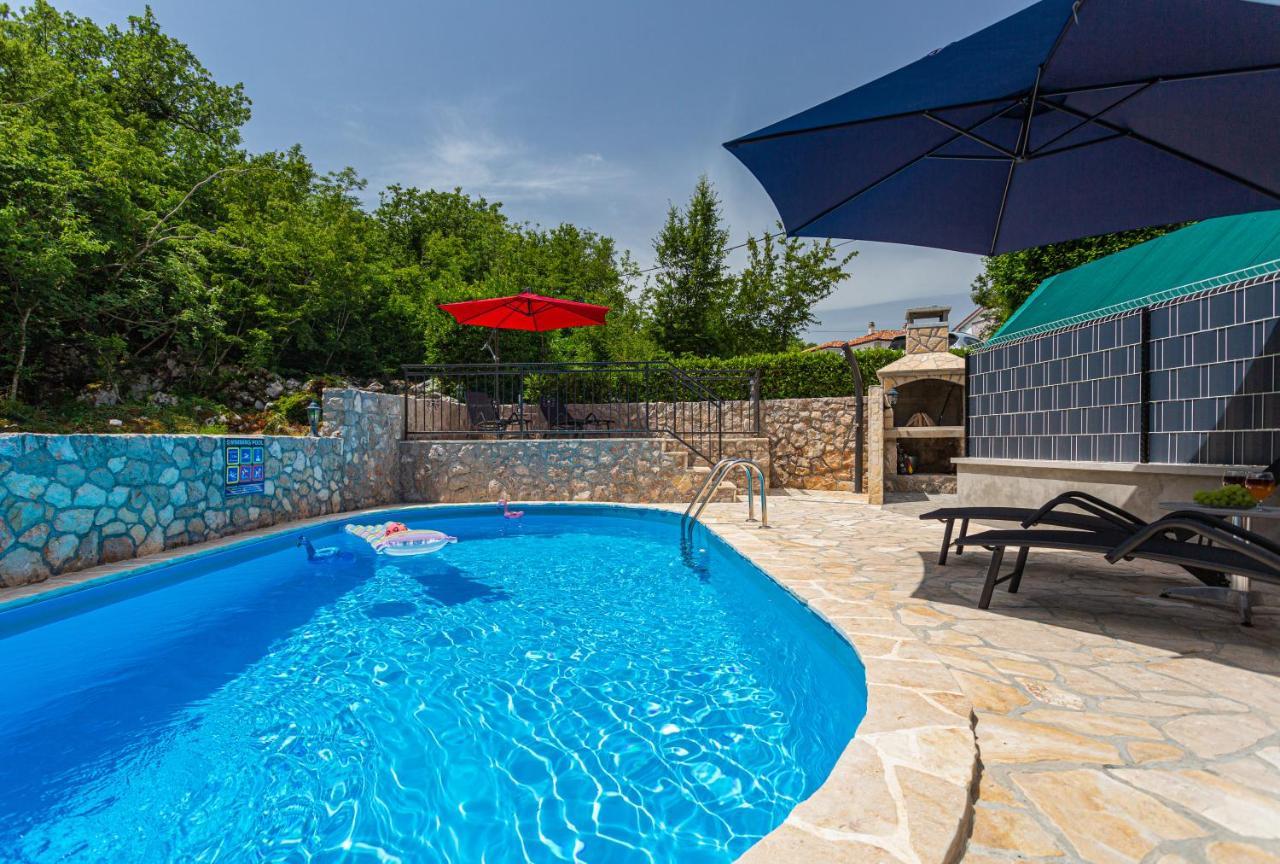 Apartment With A Private Swimming Pool, Garden & Bbq Gostinjac Bagian luar foto