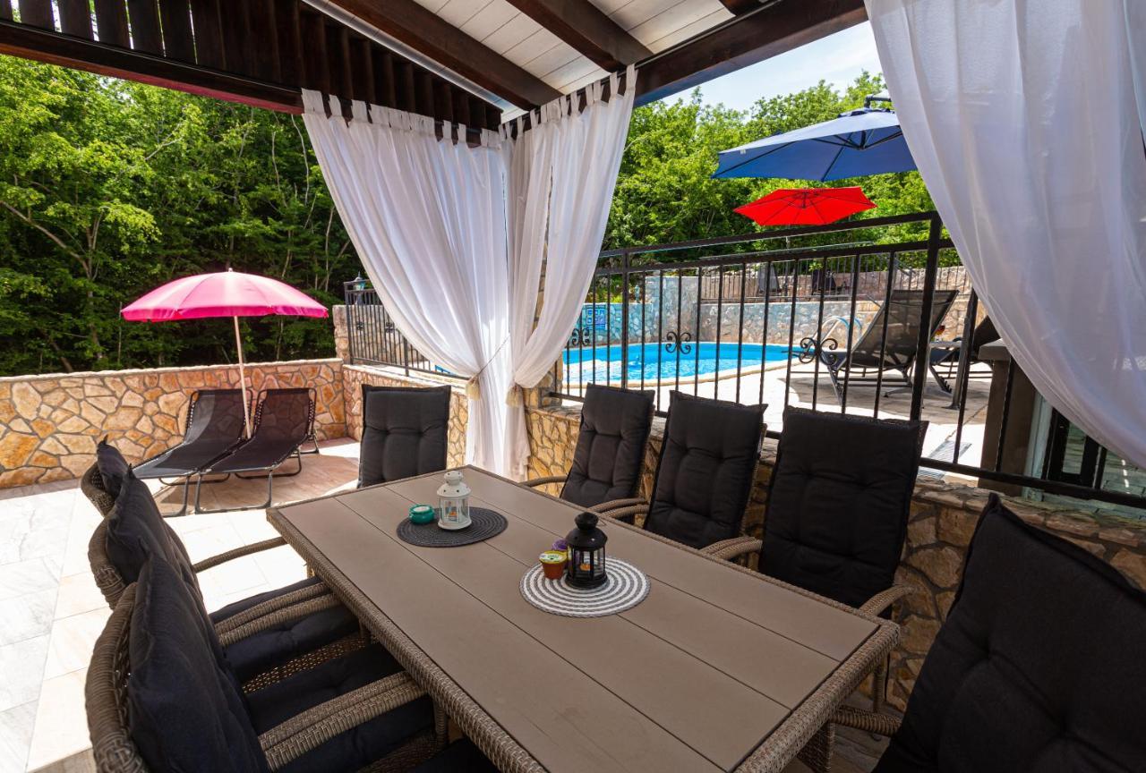 Apartment With A Private Swimming Pool, Garden & Bbq Gostinjac Bagian luar foto