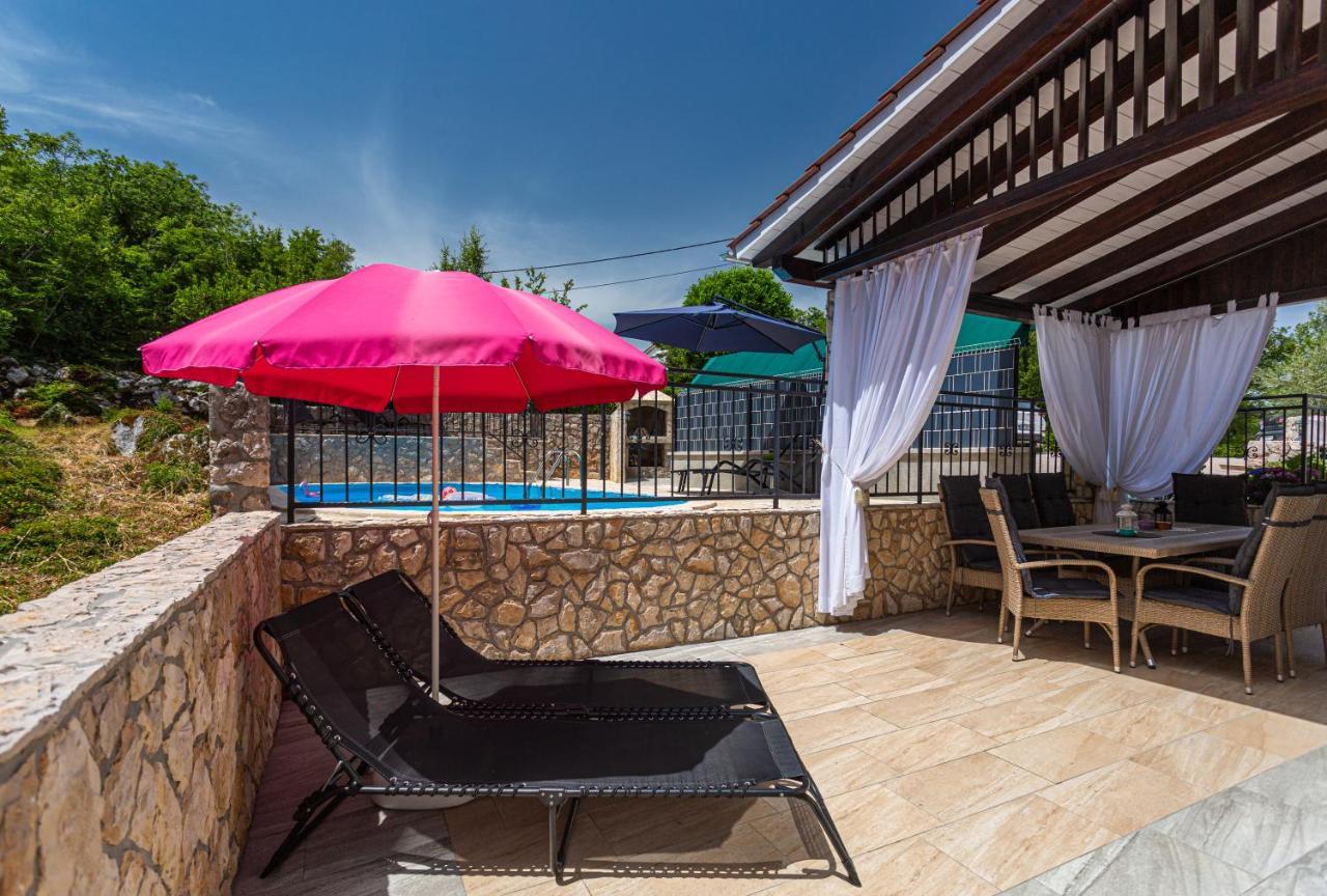 Apartment With A Private Swimming Pool, Garden & Bbq Gostinjac Bagian luar foto