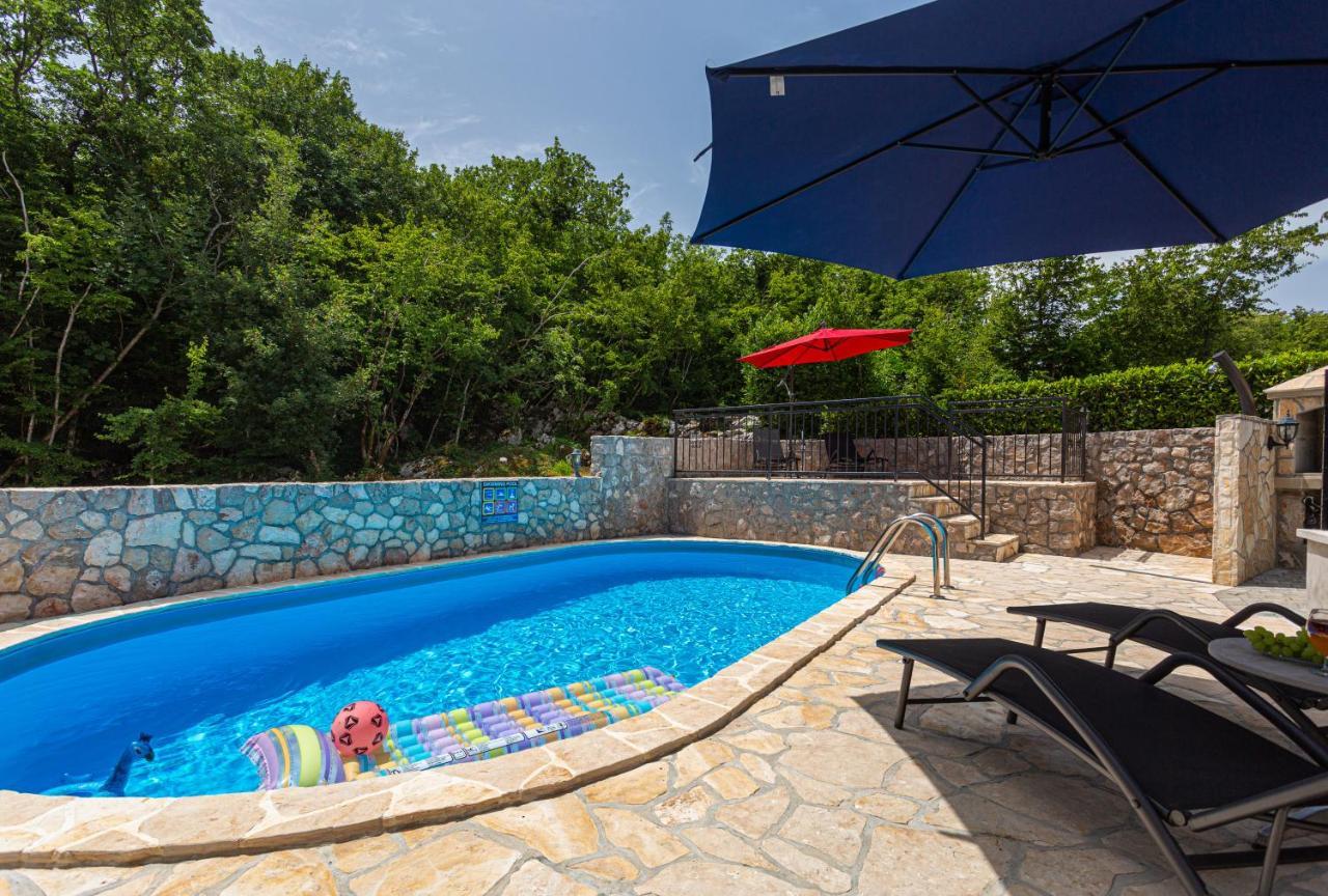 Apartment With A Private Swimming Pool, Garden & Bbq Gostinjac Bagian luar foto