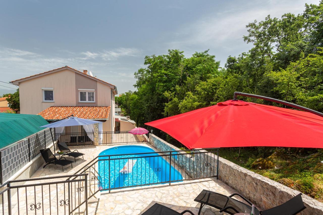 Apartment With A Private Swimming Pool, Garden & Bbq Gostinjac Bagian luar foto