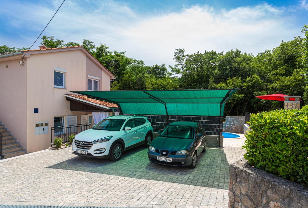 Apartment With A Private Swimming Pool, Garden & Bbq Gostinjac Bagian luar foto